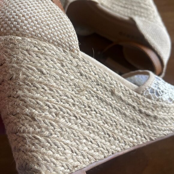 Torrid Cream Ivory Lace Espadrille Wedge Heels Size 8W Ankle Strap 4.5" Platform - Picture 9 of 11